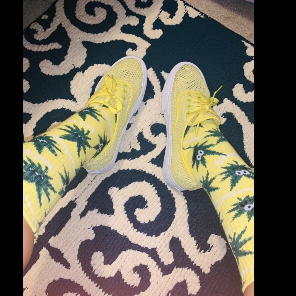 Pretty yellow platform vans 🌼